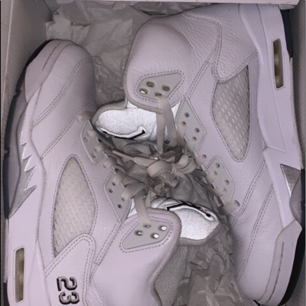 Jordan 5 metallic size 8.5